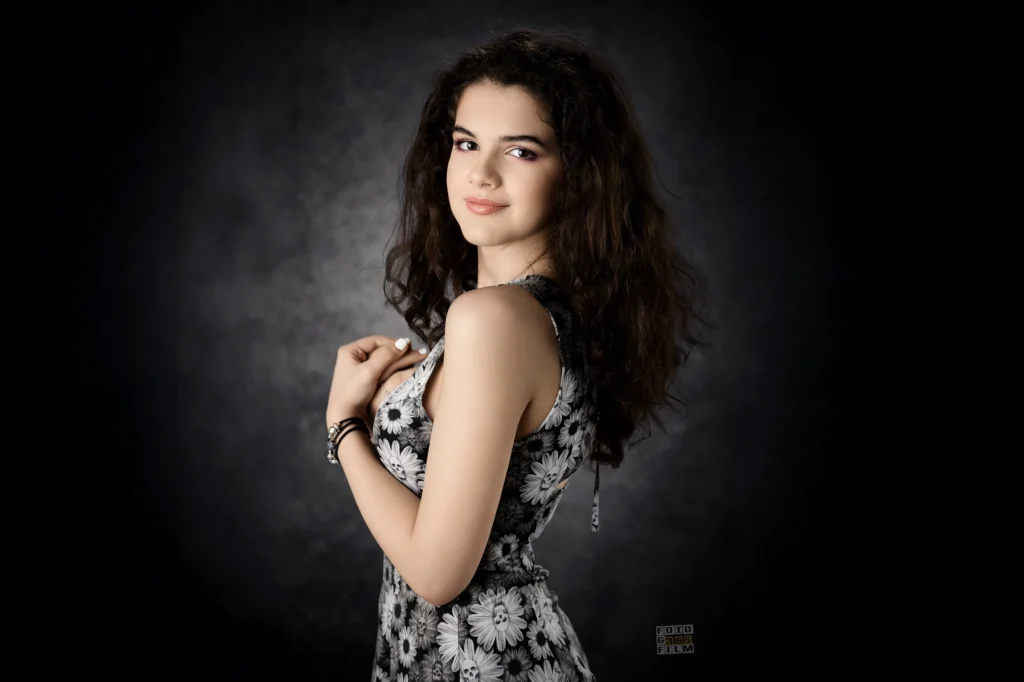 Portret expresiv al unei femei tinere